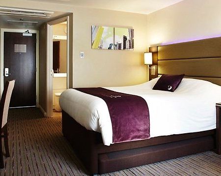Premier Inn Premier Inn Heathrow Airport Terminal 4 Стэнвэлл Экстерьер фото