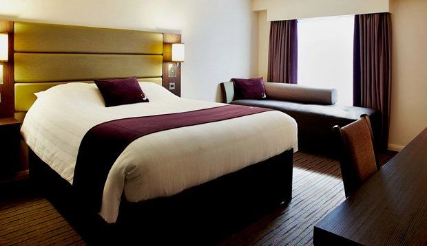 Premier Inn Premier Inn Heathrow Airport Terminal 4 Стэнвэлл Экстерьер фото