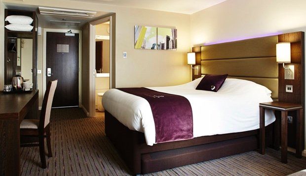 Premier Inn Premier Inn Heathrow Airport Terminal 4 Стэнвэлл Экстерьер фото